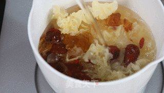 【银耳炖桃胶】美容养颜的佳品的做法步骤:5