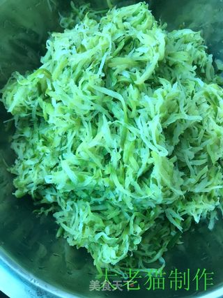扇贝萝卜丝包子的做法步骤:7