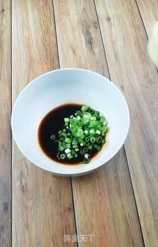 炝拌花生米的做法步骤：3