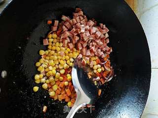 蔬菜红肠炒米饭的做法步骤:5