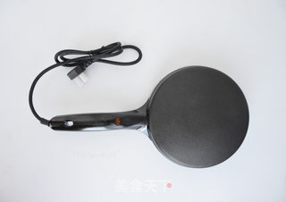 如何巧用小厨具制作快手美味薄饼的做法步骤：1