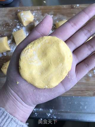 豆沙夹心南瓜饼的做法步骤:9