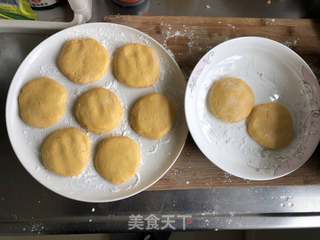 豆沙夹心南瓜饼的做法步骤:11
