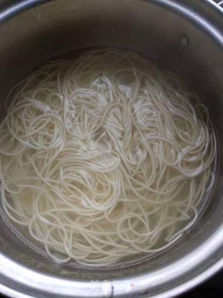 韭菜(蘑菇云)鸡蛋面的做法步骤:3
