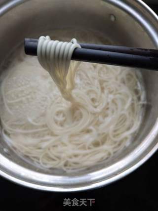 韭菜(蘑菇云)鸡蛋面的做法步骤:4