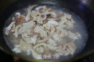 火爆鱿鱼洋葱丝的做法步骤：3