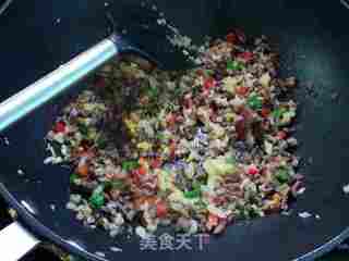 牛肉咖喱炒饭 的做法步骤:6