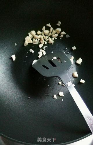 老坛酸萝卜炒蕨菜的做法步骤：3