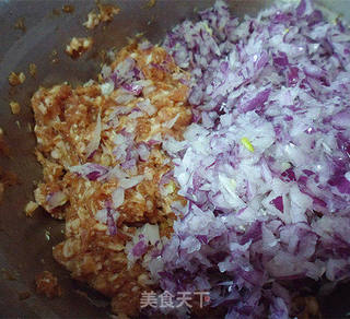 香酥洋葱肉饼的做法步骤:5