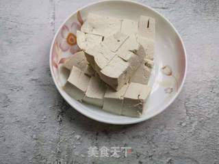 鹌鹑蛋烧豆腐的做法步骤:2