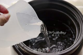原汤什锦蒸海鲜的做法步骤:2