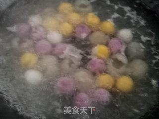 桂圆煮彩色汤圆的做法步骤:4