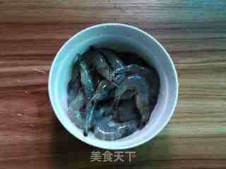 鲜虾菌菇豆腐汤的做法步骤:2
