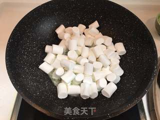 抹茶草莓牛轧糖的做法步骤:5