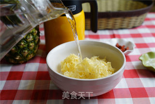 菠萝银耳糖水的做法步骤:2