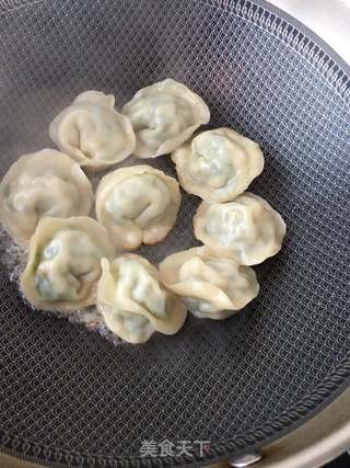生煎韭菜扇贝元宝饺的做法步骤:18