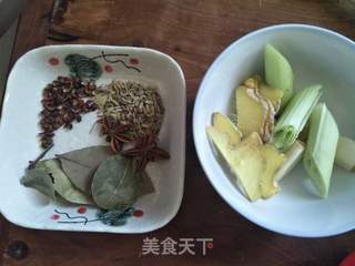 香辣猪蹄的做法步骤:3