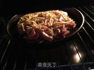 洋葱培根披萨的做法步骤:12