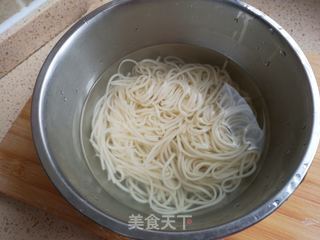 时蔬炒面的做法步骤:2