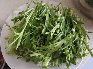 苦苣拌花生米的做法步骤:2
