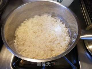 沙茶酱火腿炒面(2人份)的做法步骤:3