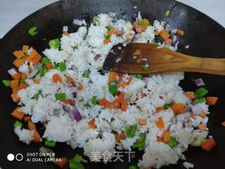 蔬菜蛋炒饭的做法步骤:5