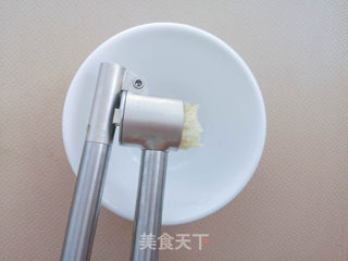 螺旋藻凉粉的做法步骤:2