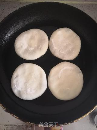 猪肉芹菜馅饼的做法步骤:13