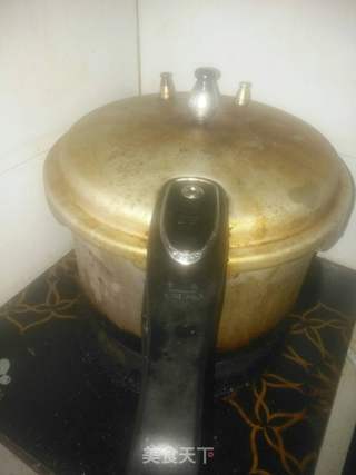 卤制酱香牛肉的做法步骤:7
