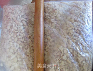 花生酥糖的做法步骤:3