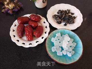 红枣黑木耳汤的做法步骤：1