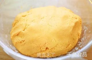 南瓜芝麻球的做法步骤:4
