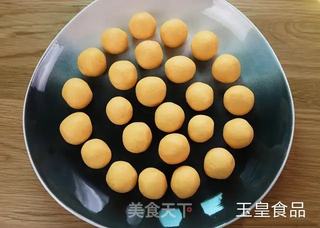 南瓜芝麻球的做法步骤:5
