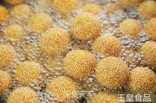 南瓜芝麻球的做法步骤:7