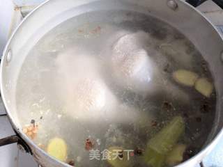 凉拌鸡腿肉的做法步骤:3