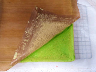 小清新范儿滴【菠菜南瓜蛋糕卷】的做法步骤:19