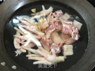 子排鸡爪煲的做法步骤:2