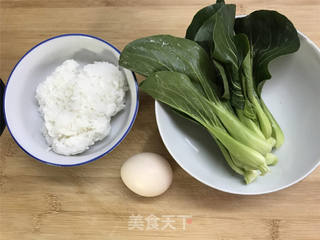 青菜鸡蛋炒饭的做法步骤：1