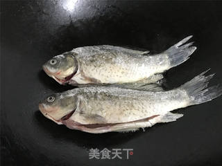 红烧鲫鱼的做法步骤:3