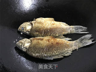 红烧鲫鱼的做法步骤:4