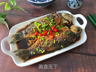 红烧鲫鱼的做法步骤:9