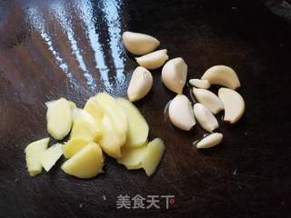 台式三杯鸡的做法步骤：2