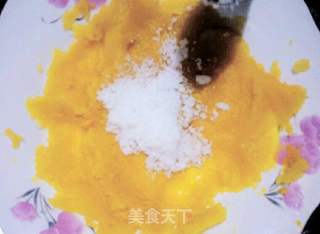 糯米南瓜豆沙包的做法步骤:2