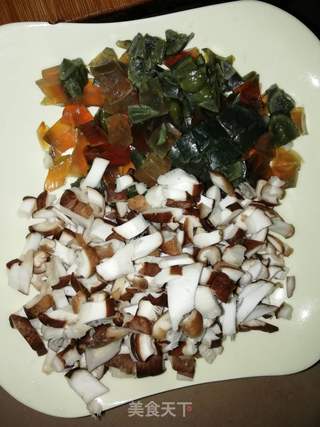 香菇皮蛋瘦肉粥的做法步骤:2