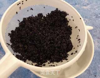 黑芝麻酥糖的做法步骤：2