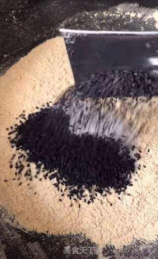 黑芝麻油茶面的做法步骤：4