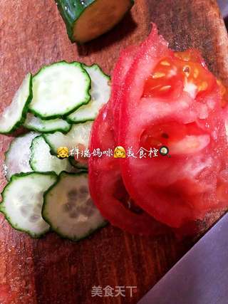 腊月二十三小年 花团锦簇之金枪鱼杂菜沙拉的做法步骤:2