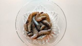 黑胡椒烤虾的做法步骤:2