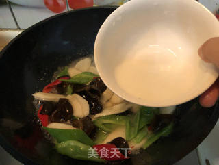 黑木耳炒山药的做法步骤:6