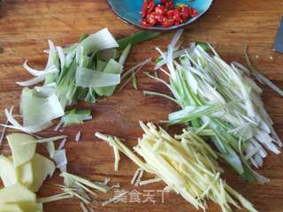 团圆饭~清蒸多宝鱼的做法步骤:2